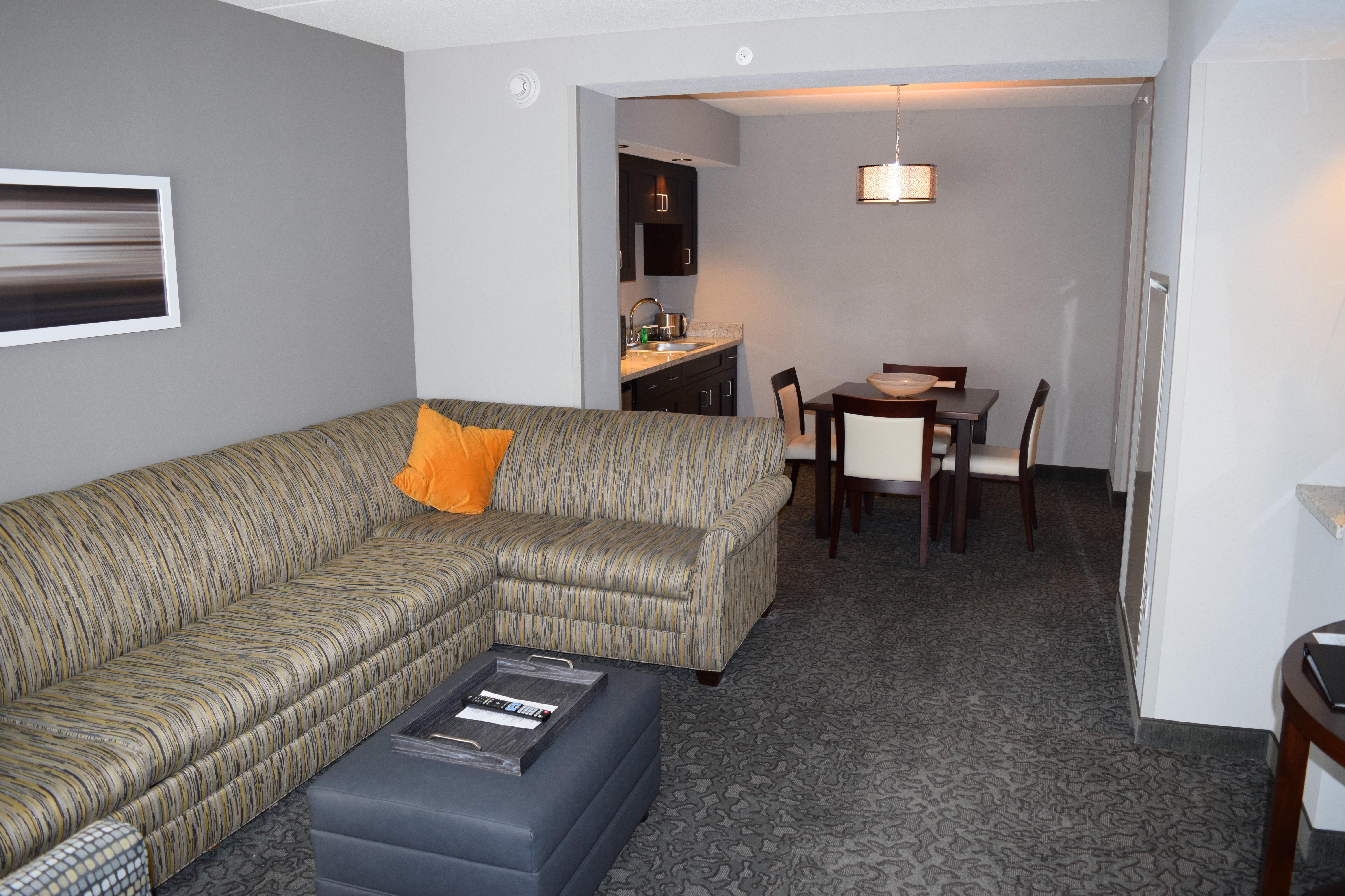Holiday Inn And Suites East Peoria By Ihg Exterior foto